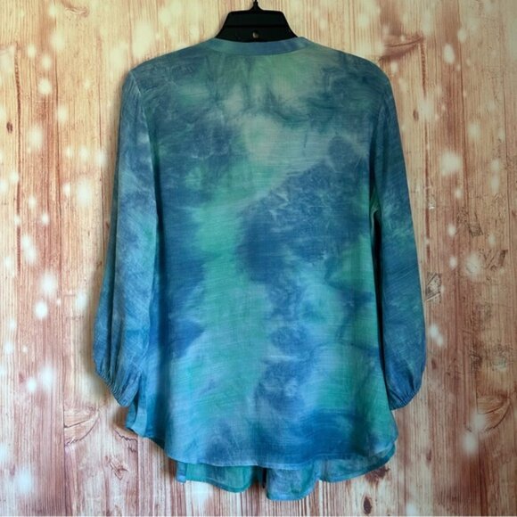 Dress Barn Blue Tie Dye Pleated Button Front Shirt - Picture 6 of 9
